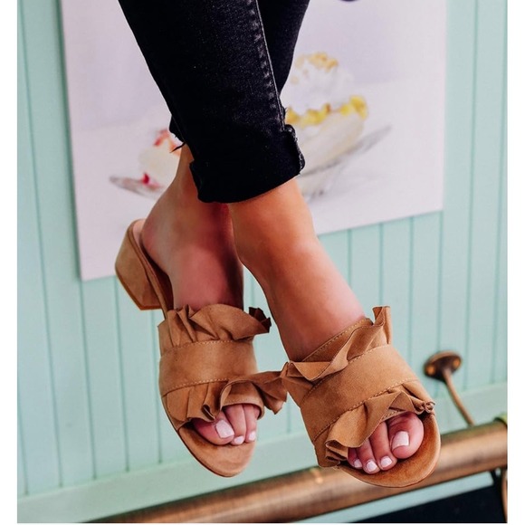 Journee Collection Sabica Taupe Ruffle Block Heel Slide Sandal 7 NIB Faux Suede - Picture 3 of 13